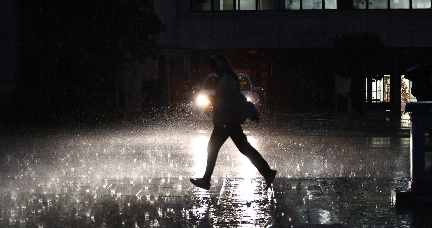 Κακοκαιρία με ισχυρές καταιγίδες και αφρικανική σκόνη – Η πρόγνωση της ΕΜΥ