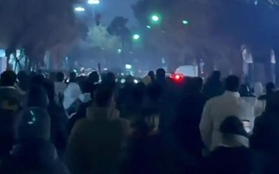 Ιράν: Αστυνομικός νεκρός εν μέσω αντικυβερνητικών διαδηλώσεων