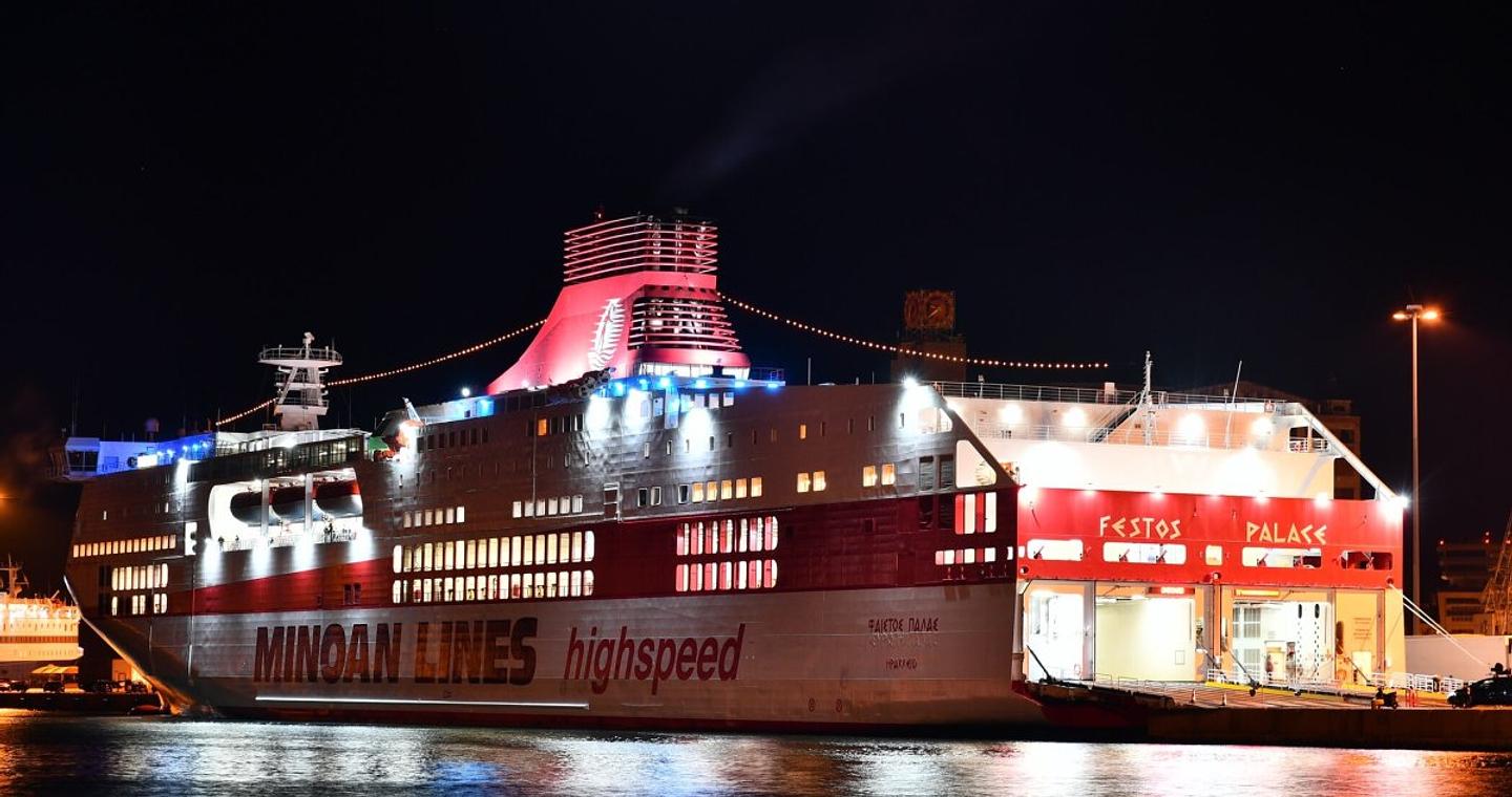 Το «ΦΑΙΣΤΟΣ ΠΑΛΑΣ» δεν κατάφερε να δέσει στη Μήλο λόγω δυσμενών καιρικών συνθηκών