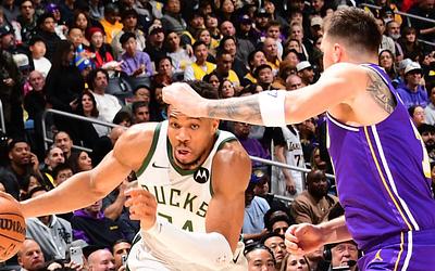 Θρίλερ στο Λος Άντζελες: Ο Αντετοκούνμπο έκλεψε τη νίκη από τον ΛεΜπρόν!