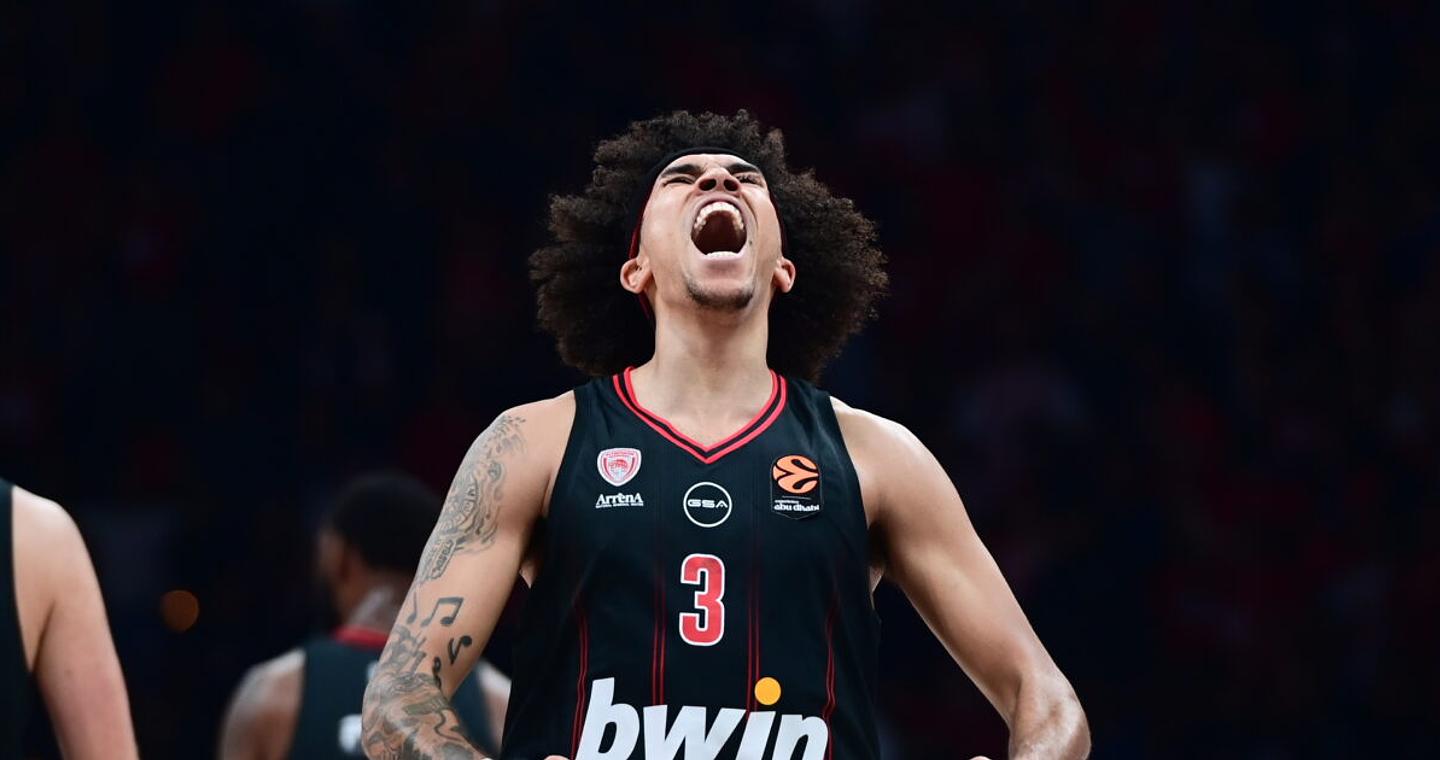 Ολυμπιακός – Μπάγερν Μονάχου ανάλυση: Ο Γουόρντ άναψε την σπίθα και ο Βεζένκοφ με τον Μιλουτίνοφ διέλυσαν τους Βαυαρούς