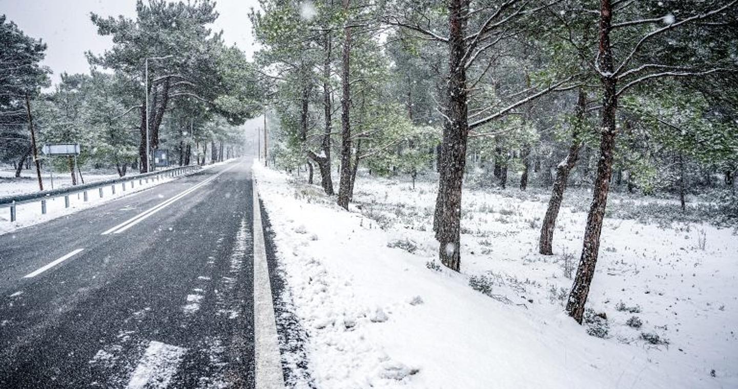 Καιρός: Κατακόρυφη πτώση της θερμοκρασίας – Πού και πότε θα χιονίσει, πότε έρχεται η βελτίωση