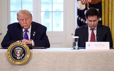 Τραμπ: "Ή εμείς, ή Ρωσία και Κίνα" για τη Γροιλανδία