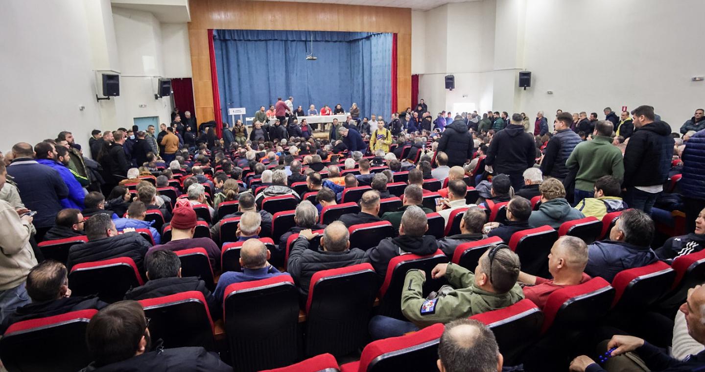 «Ναι» στον διάλογο με τον Μητσοτάκη, «όχι» σε συλλαλητήριο στην Αθήνα αποφάσισαν οι αγρότες