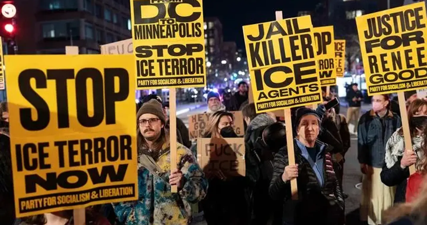 Μινεάπολη: Ο πράκτορας της ICE τραβούσε βίντεο με το κινητό πριν πυροβολήσει τη Ρενέ Γκουντ