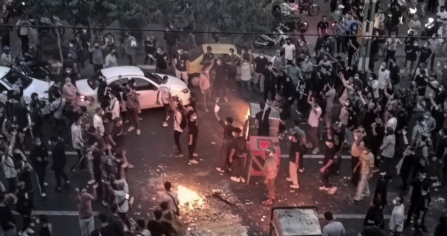 Χάος στο Ιράν: Φουντώνουν οι αντικυβερνητικές διαδηλώσεις, σενάρια για ενδεχόμενη επίθεση εξετάζουν οι ΗΠΑ