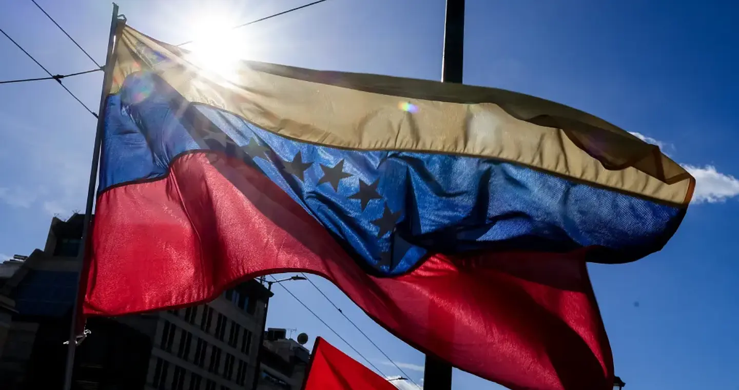 Πορεία για τη Βενεζουέλα στο κέντρο της Αθήνας [εικόνες]