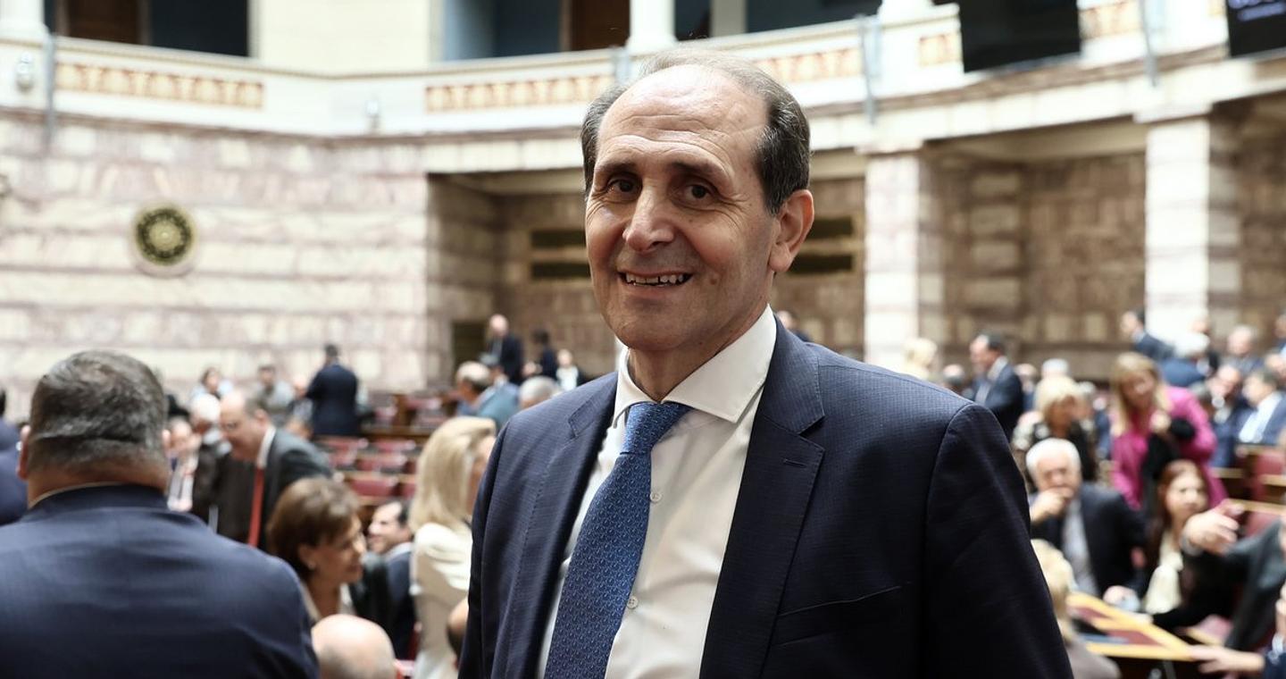 Ο Απόστολος Βεσυρόπουλος υπέστη ανακοπή καρδιάς στη Χαλκιδική -Μεταφέρεται στο «Παπαγεωργίου» της Θεσσαλονίκης