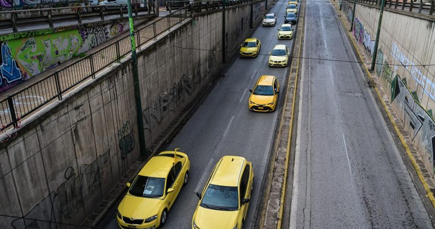 Σε 48ωρες επαναλαμβανόμενες απεργίες από την Τρίτη τα ταξί – Λυμπερόπουλος: Σε καμία χώρα της Ε.Ε. δεν υπάρχει υποχρεωτική μετάβαση σε ηλεκτρικό