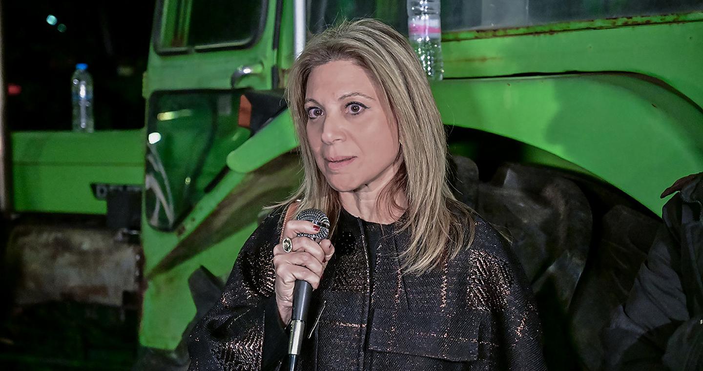 Στο μπλόκο της Νίκαιας η Μαρία Καρυστιανού: Το κίνημα οργανώνεται και σύντομα θα διεκδικήσει την ψήφο του ελληνικού λαού