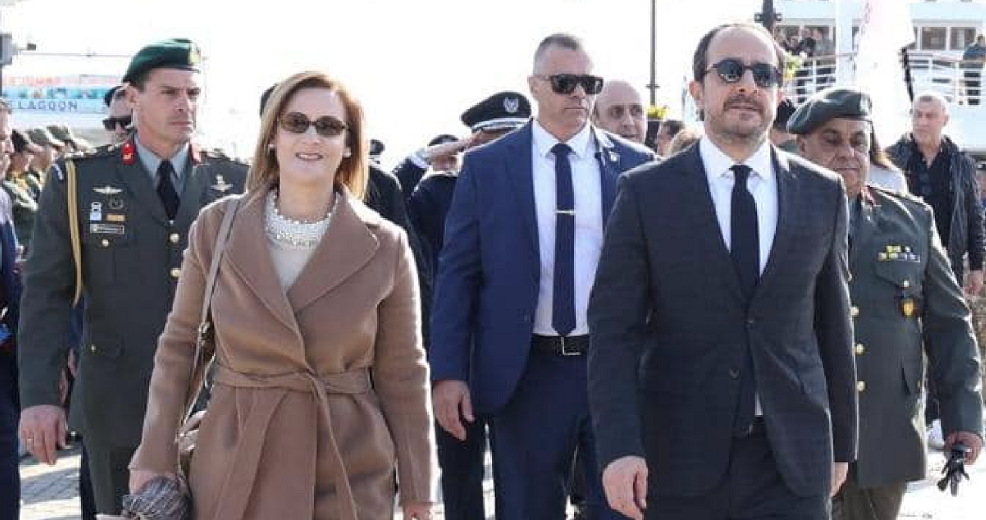 Παραιτείται από τον Ανεξάρτητο Φορέα Κοινωνικής Στήριξης η σύζυγος Χριστοδουλίδη στη σκιά του βίντεο με τις μίζες