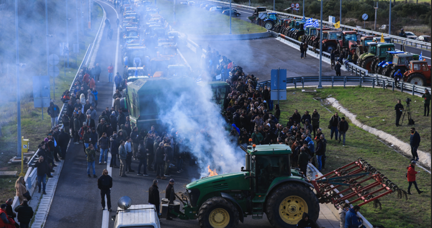 «Ναι» από τους αγρότες στην πρόσκληση του Μαξίμου - Ανοίγουν οι δρόμοι, το Σαββατοκύριακο η Πανελλαδική Σύσκεψη