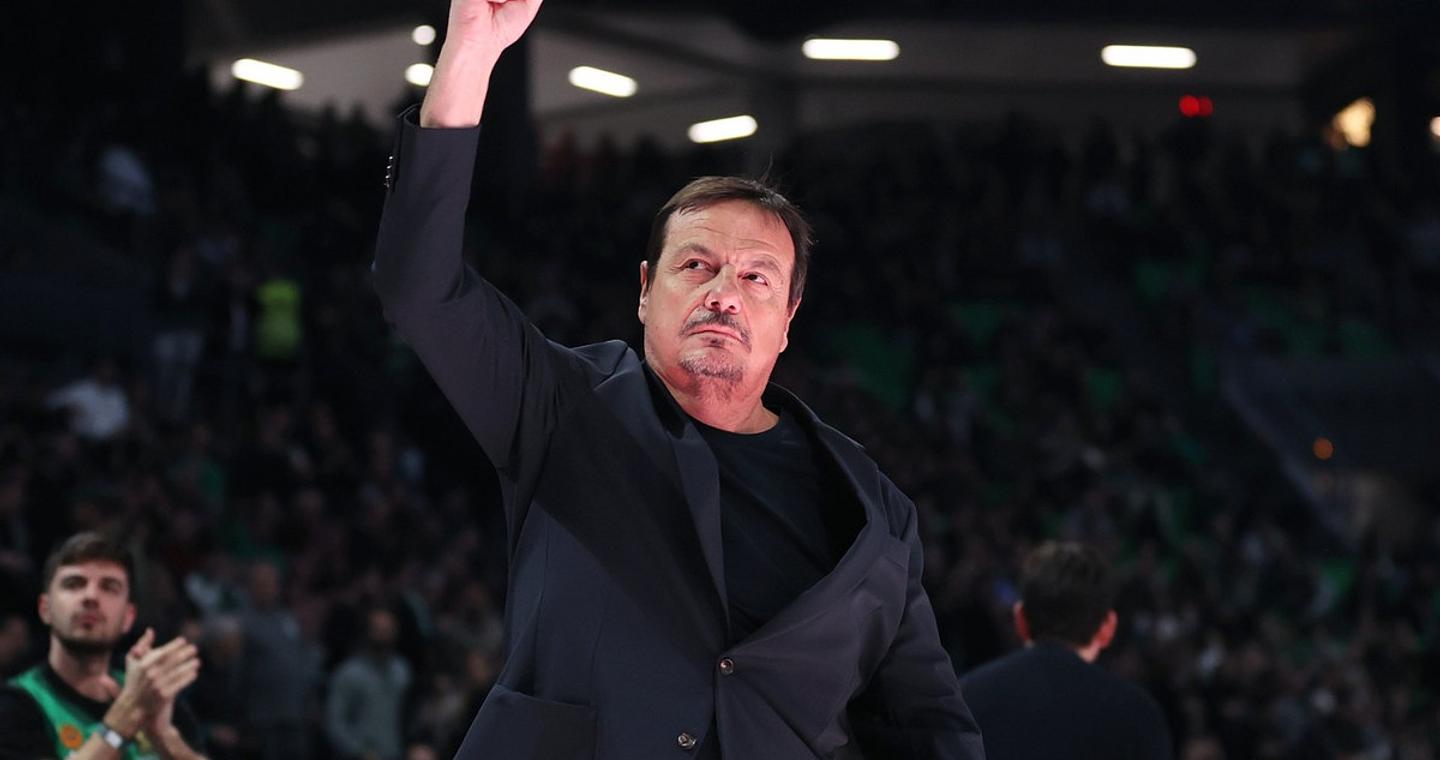 Παναθηναϊκός – Βίρτους Μπολόνια: Αποθέωση για τον Αταμάν που μπήκε με υψωμένες γροθιές στο γήπεδο