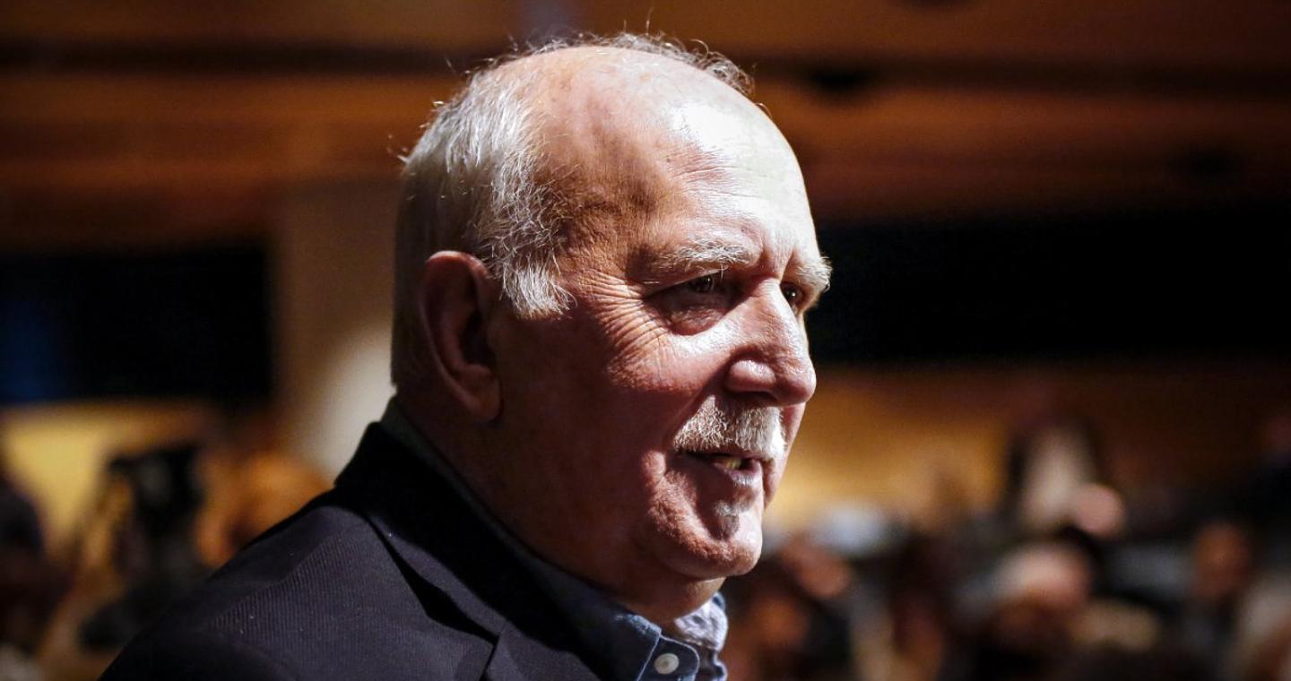 Δεν πήγε καλά αυτό: Αντιδράσεις προκάλεσε η AI διαφήμιση που δείχνει τον Γιώργο Παπαδάκη να κερνάει καφέ από τον Παράδεισο