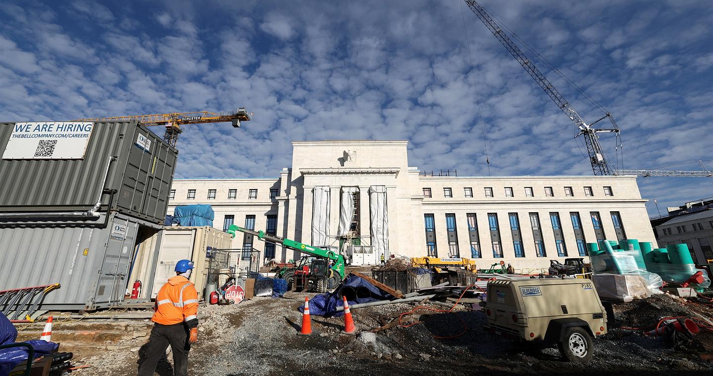 Νέο θερμό επεισόδιο για τον έλεγχο της Fed