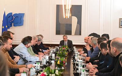 Αγρότες: Νέο, φθηνότερο τιμολόγιο ρεύματος και μέτρα στήριξης – Τι ανακοίνωσε ο Μητσοτάκης