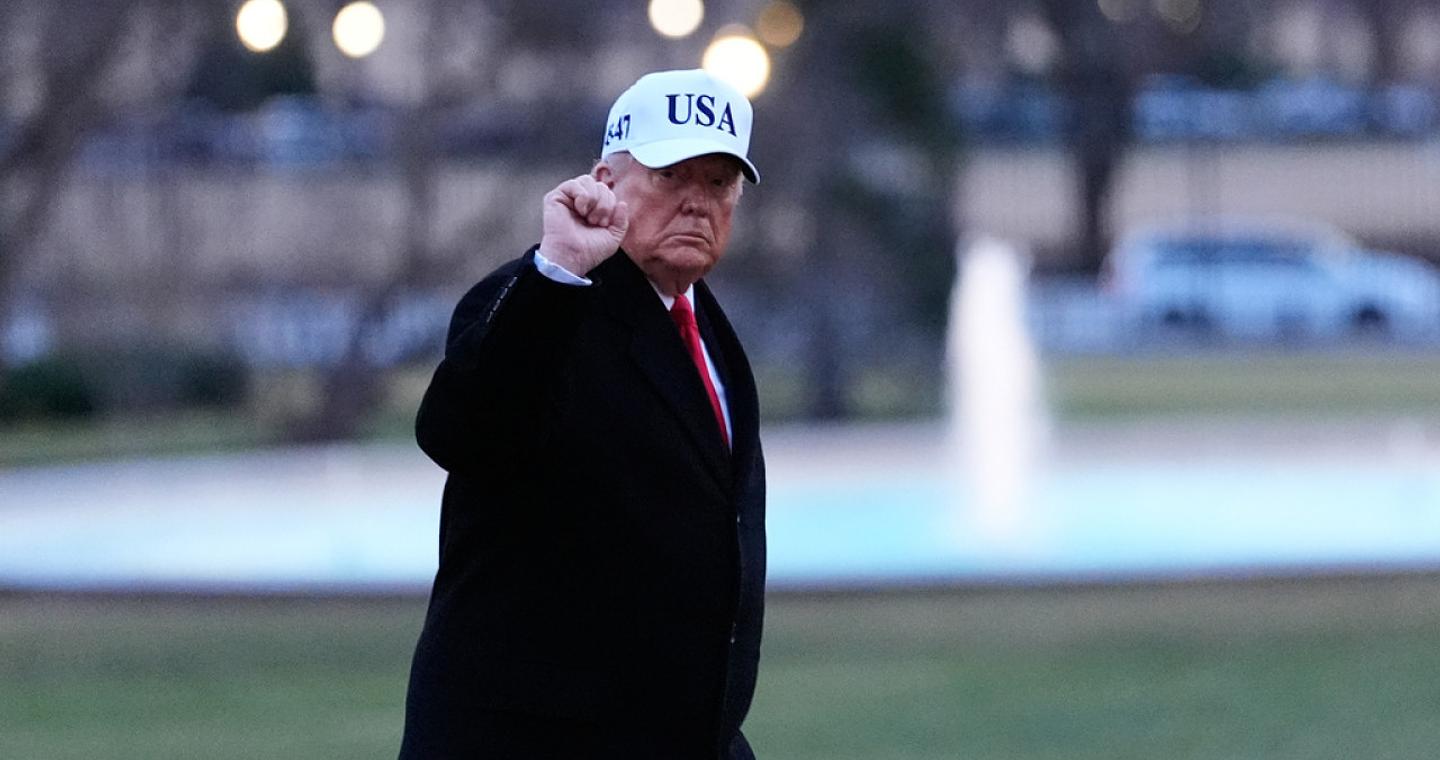 Ο Τραμπ απειλεί το Ιράν με «σκληρή αντίδραση» εάν εκτελεστούν διαδηλωτές