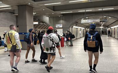 Λονδίνο: Εκατοντάδες χωρίς παντελόνια στο μετρό! Απίστευτες εικόνες