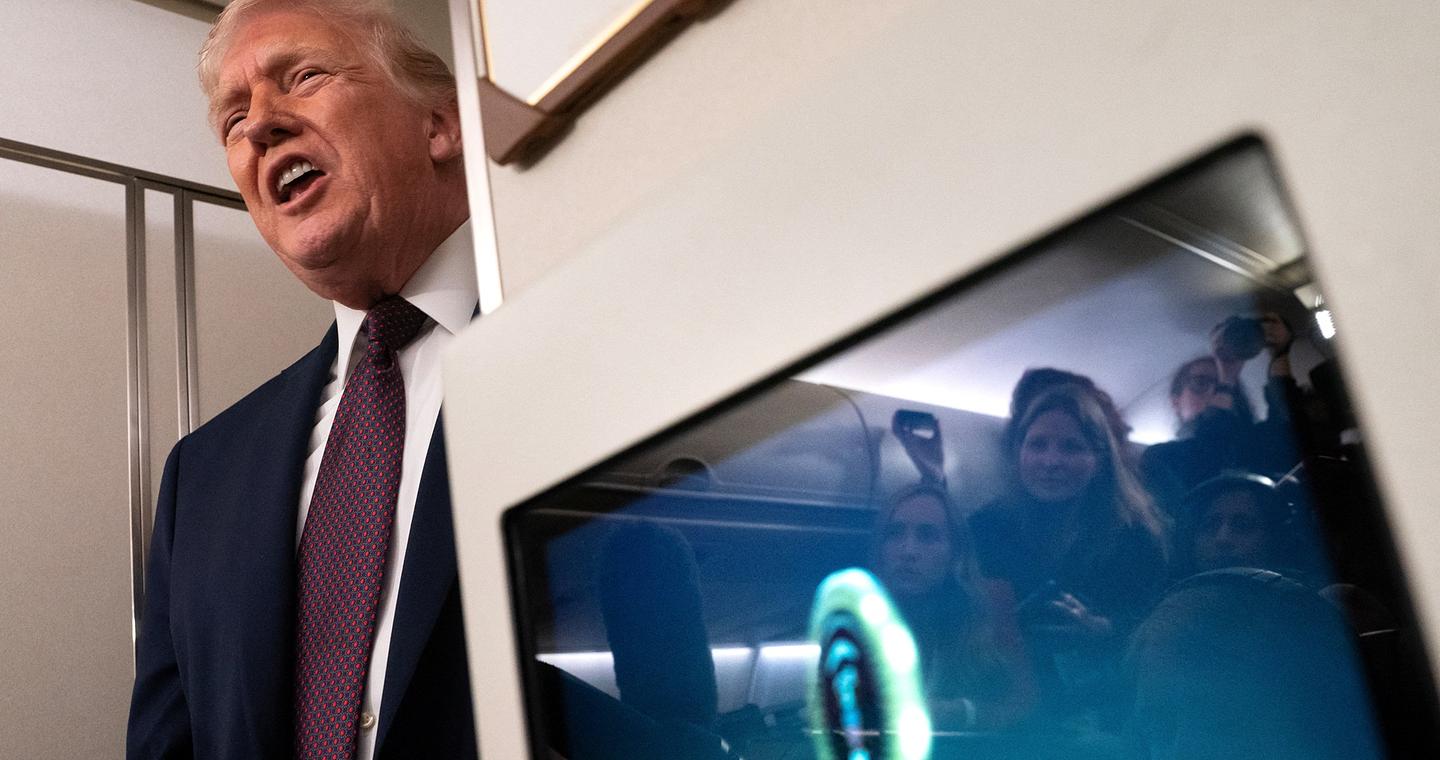 Τραμπ για Γροιλανδία: «Η άμυνά της βασίζεται σε δύο έλκηθρα με σκύλους»