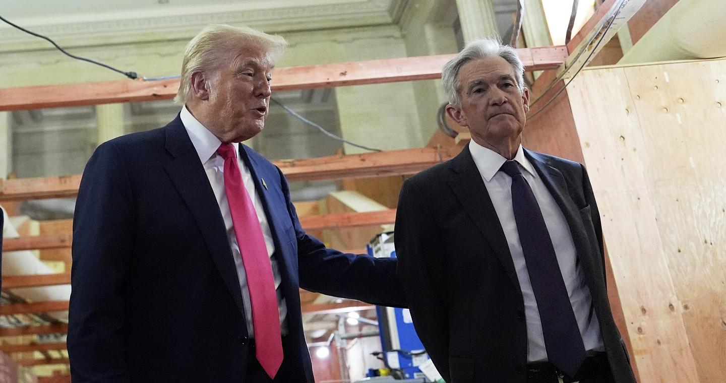 Κλιμακώνεται η κόντρα Τραμπ – Fed: Ποινική έρευνα σε βάρος του Πάουελ