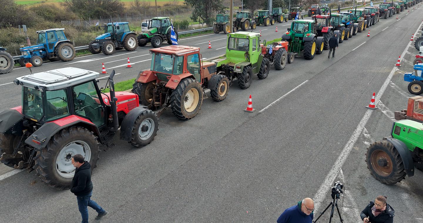 Αγρότες: «Oχι» από το μπλόκο της Νίκαιας στη συνάντηση με Μητσοτάκη