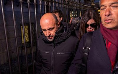 Ελβετία: Προφυλακίστηκε ο ιδιοκτήτης μπαρ μετά την φονική πυρκαγιά – Σοκαριστικές αποκαλύψεις