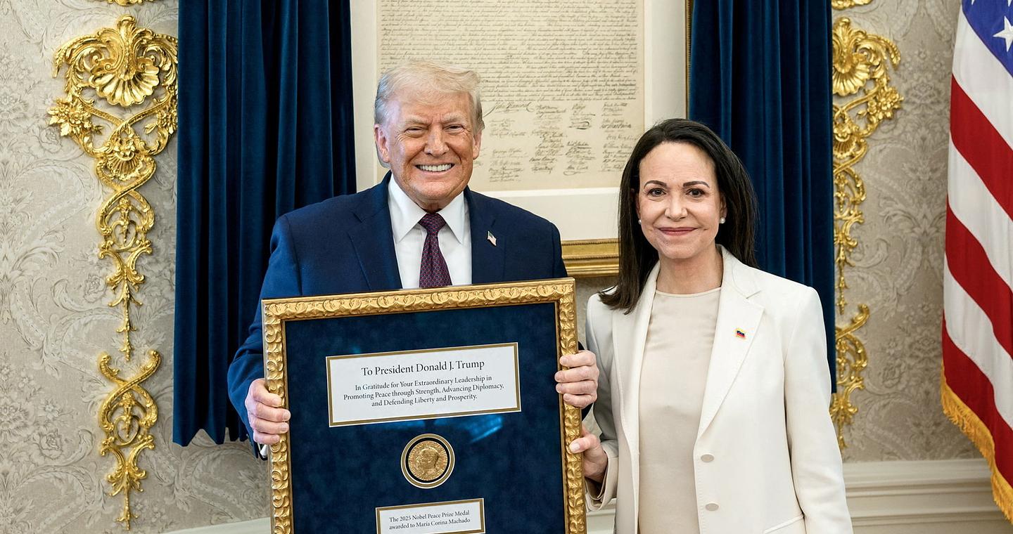 Ο Τραμπ «παρέλαβε» το Νόμπελ Ειρήνης από τη Ματσάδο: «Υπέροχη χειρονομία αμοιβαίου σεβασμού»