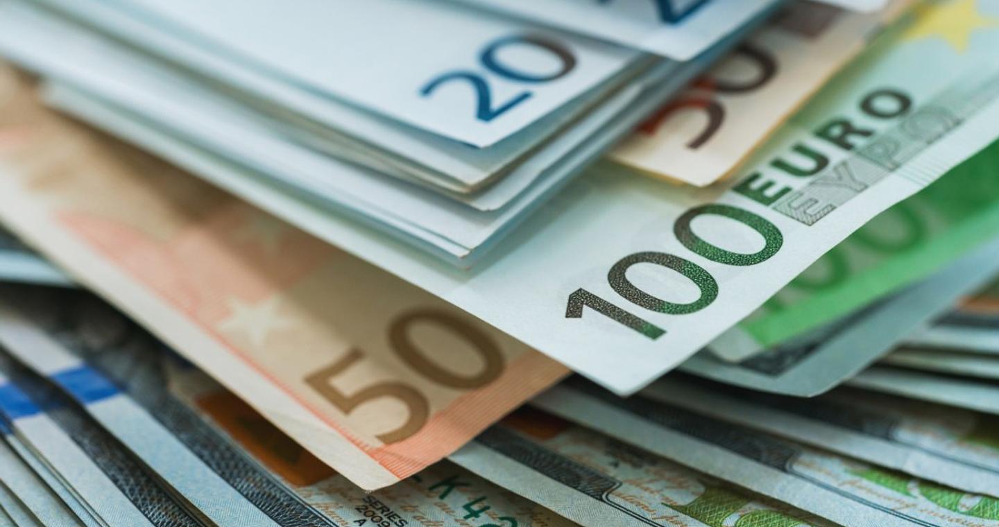 Γιατί η Ευρώπη ανακαλύπτει ξανά τις αρετές των μετρητών;