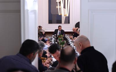 Αγρότες: Ραντεβού Μητσοτάκη υπό όρους και εκλογικές «πληγές» στο Μαξίμου