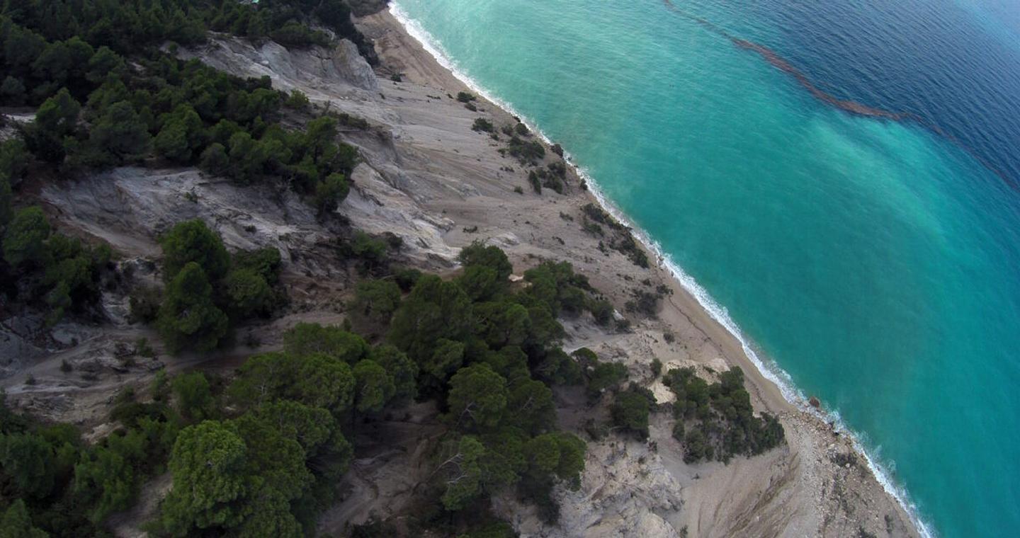 Λευκάδα: Ζητάνε εισιτήριο 10 ευρώ σε δημόσια παραλία - Τι καταγγέλλουν κάτοικοι και τουρίστες