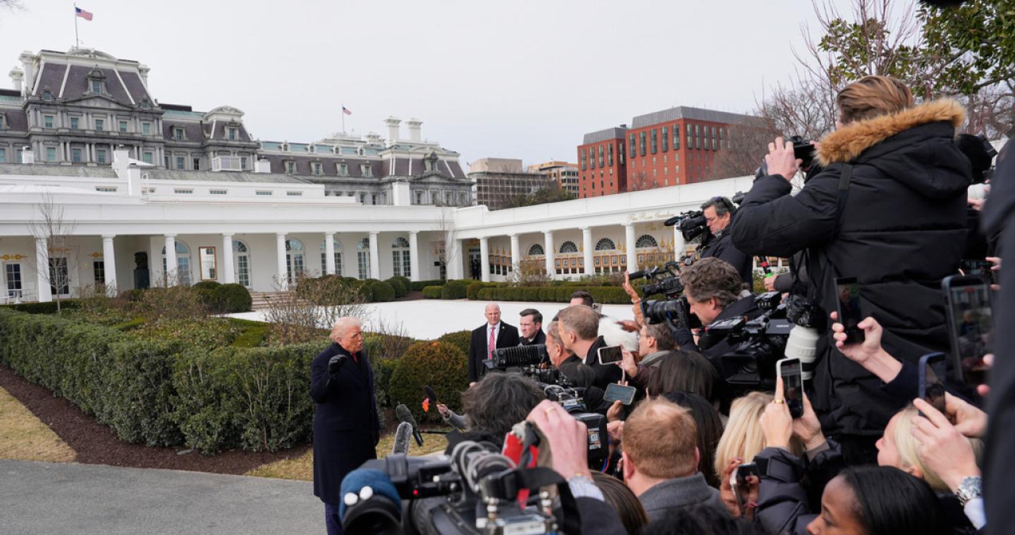 Τραμπ: «Συζητάμε με ΝΑΤΟ για Γροιλανδία» - Απειλεί με δασμούς όσα κράτη δεν συντάσσονται μαζί του