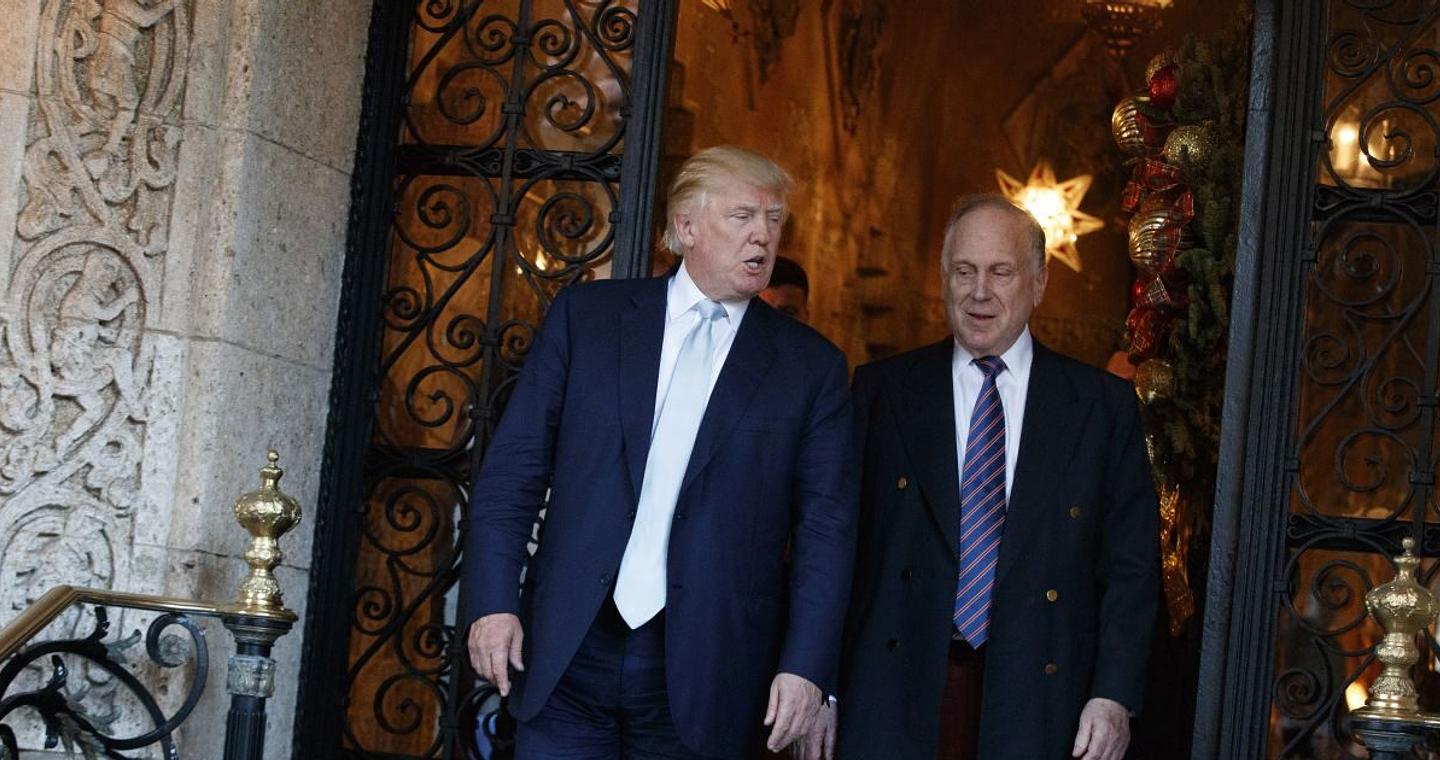 Ρόναλντ Λόντερ: Ο μεγιστάνας καλλυντικών που φύτεψε την ιδέα στον Τραμπ να αποκτήσει τη Γροιλανδία