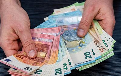 Πληρωμές e-ΕΦΚΑ και ΔΥΠΑ: Όλα τα ποσά και οι ημερομηνίες!