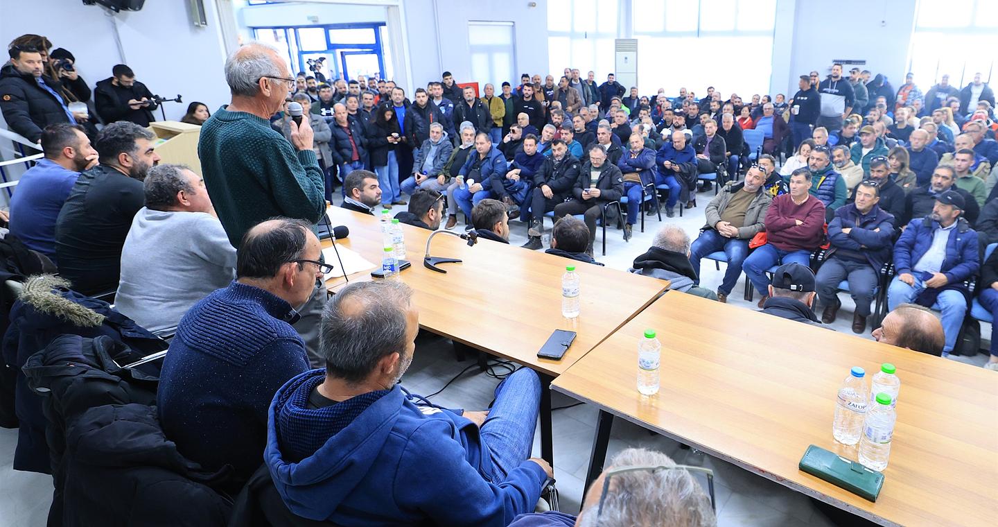 Αγροτικές κινητοποιήσεις: Ρωγμές στο μέτωπο των «σκληρών» στα μπλόκα