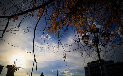 Ο καιρός σήμερα: Μικρή άνοδος θερμοκρασίας, πιθανές ασθενείς βροχές