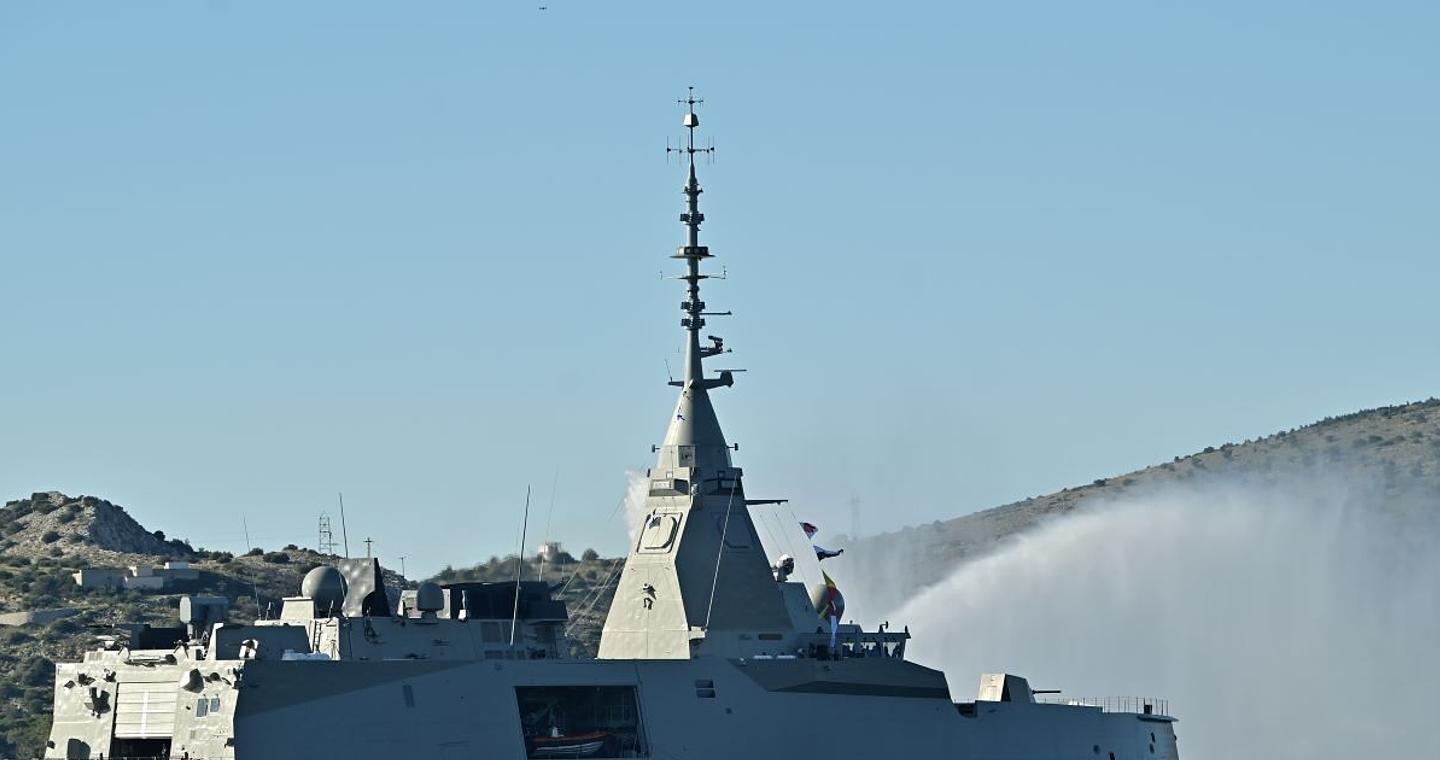 Belharra: Συγκίνηση και εντυπωσιακές εικόνες από την ιστορική υποδοχή της φρεγάτας «Κίμων»