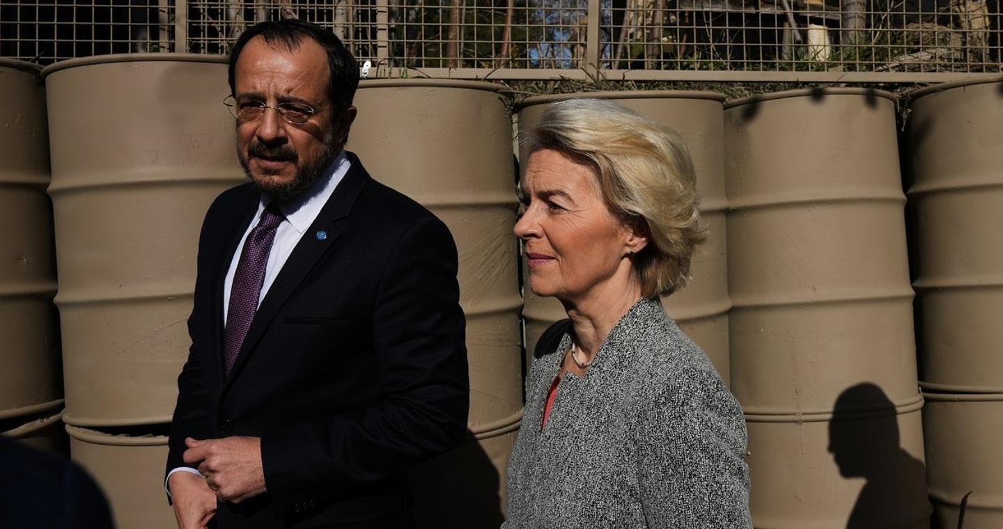 Συγκινήθηκε στην Πράσινη Γραμμή η Φον ντερ Λάιεν -«Ελπίζω το 2026 να φέρει νέα ώθηση στην επανένωση της Κύπρου»