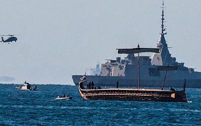 «Κίμων»: Η υπερσύγχρονη φρεγάτα έφτασε στην Ελλάδα – Ιστορική υποδοχή στον Φαληρικό Όρμο!