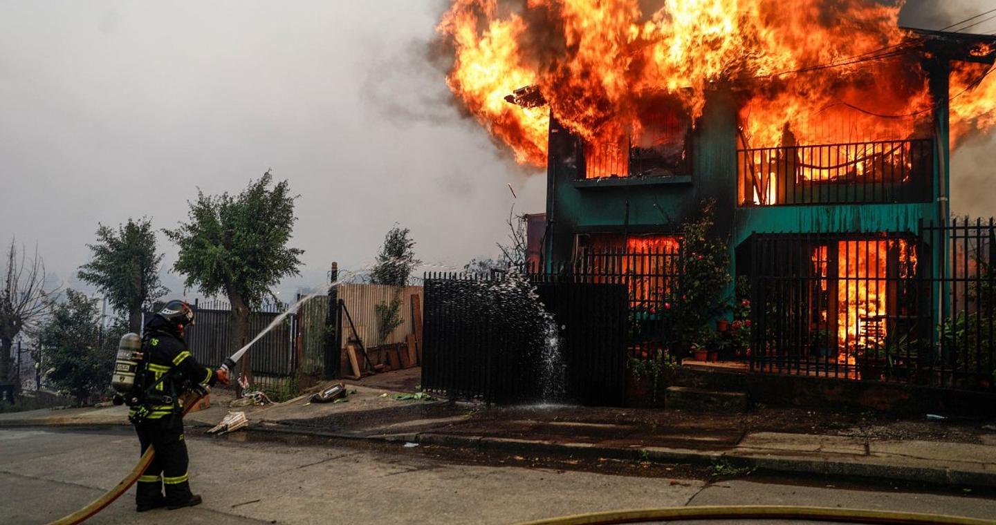 Η Χιλή κηρύσσει «κατάσταση καταστροφής» – Τουλάχιστον 16 νεκροί από τις πυρκαγιές