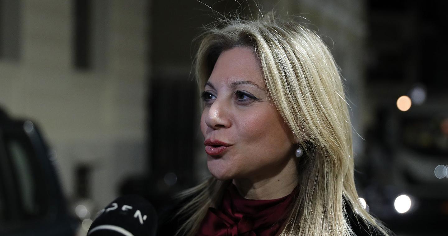 Πυρά σε Καρυστιανού από κυβέρνηση και αντιπολίτευση για τις αμβλώσεις