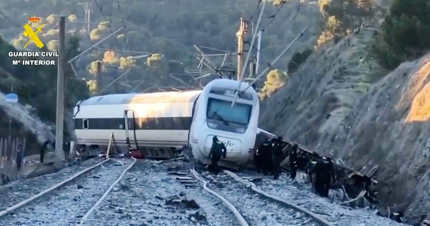 Σιδηροδρομικό δυστύχημα στην Ισπανία: «Περίεργες» οι συνθήκες, καινούριο και ελεγμένο το τρένο