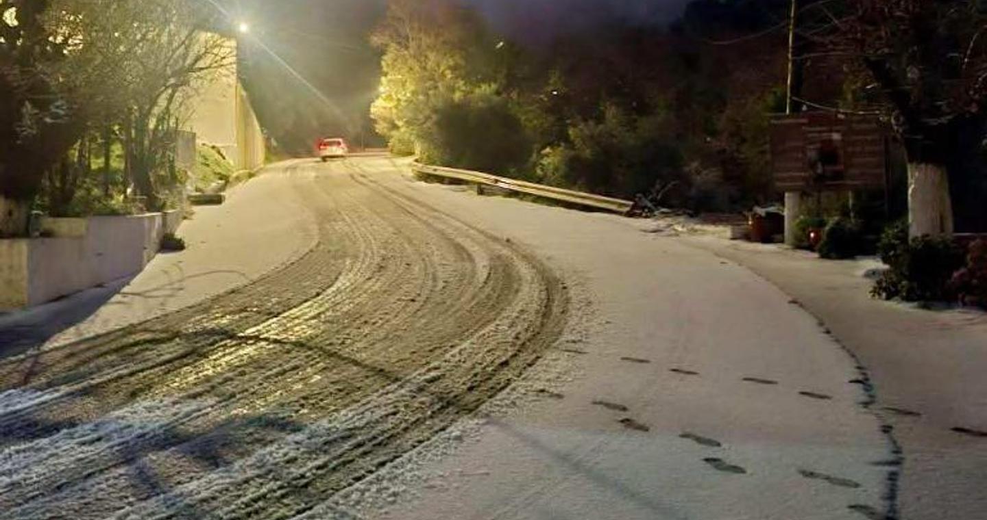 Ηράκλειο: Έντονη βροχή και χιονοπτώσεις – Κλειστά σχολεία σε δήμους της Βιάννου – Σε επιφυλακή η Πολιτική Προστασία