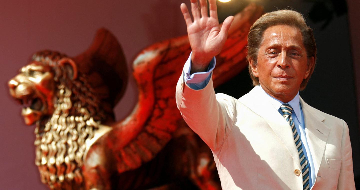 Βαλεντίνο: Το εμβληματικό «κόκκινο», η Τζάκι και η Σοφία Λόρεν