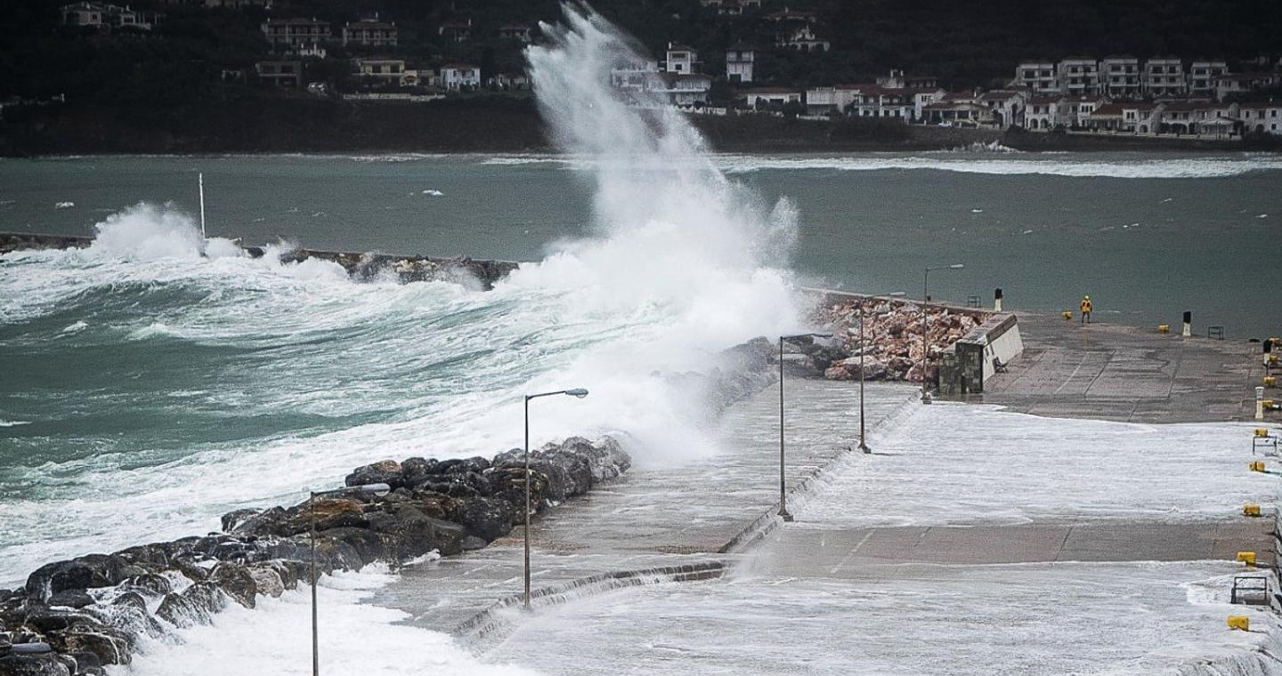 Προβλήματα σε ακτοπλοϊκές συνδέσεις λόγω των ισχυρών ανέμων