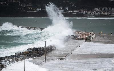 Δυσκολίες στην ακτοπλοΐα: Ισχυροί άνεμοι προκαλούν προβλήματα σε δρομολόγια