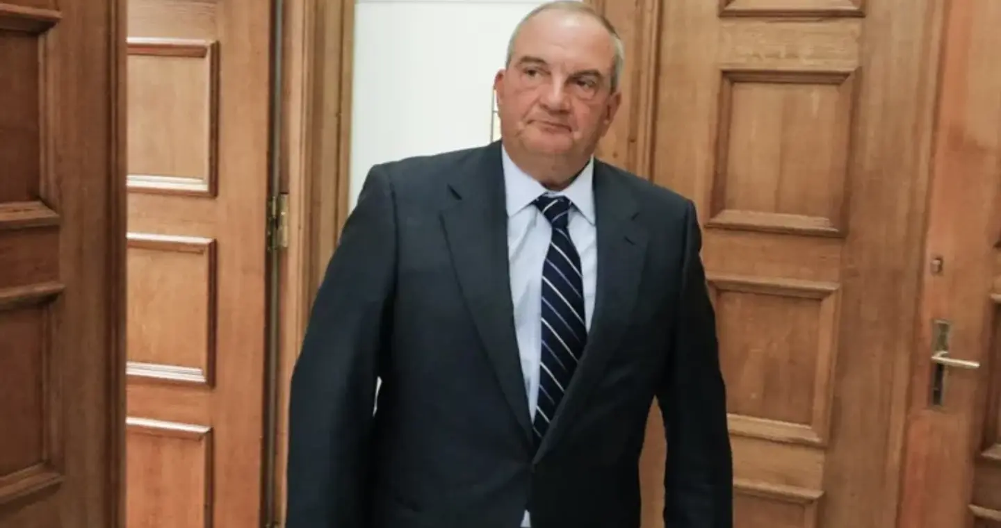 Κώστας Καραμανλής: «Με βαθιά συγκίνηση αποχαιρετώ τον Απόστολο Βεσυρόπουλο. Έναν πολιτικό που ενέπνεε εμπιστοσύνη και σεβασμό»