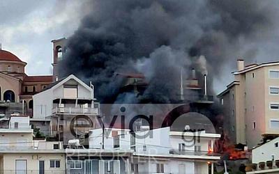 Χαλκίδα: Φωτιά σε βιοτεχνία κεριών – Τρεις απεγκλωβισμοί!