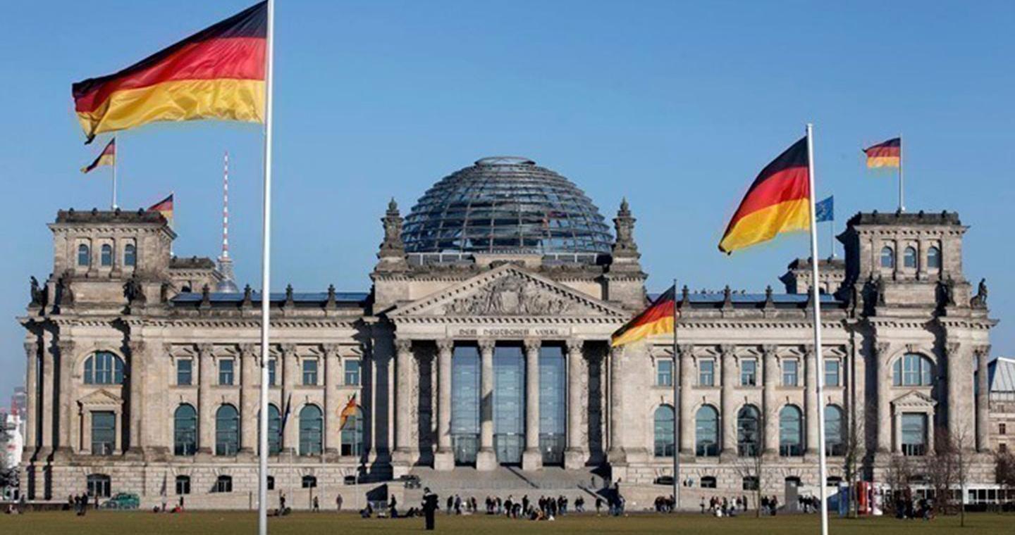 Γερμανία για δασμούς Τραμπ: Θα απαντήσουμε σε συντονισμό με τους Ευρωπαίους εταίρους