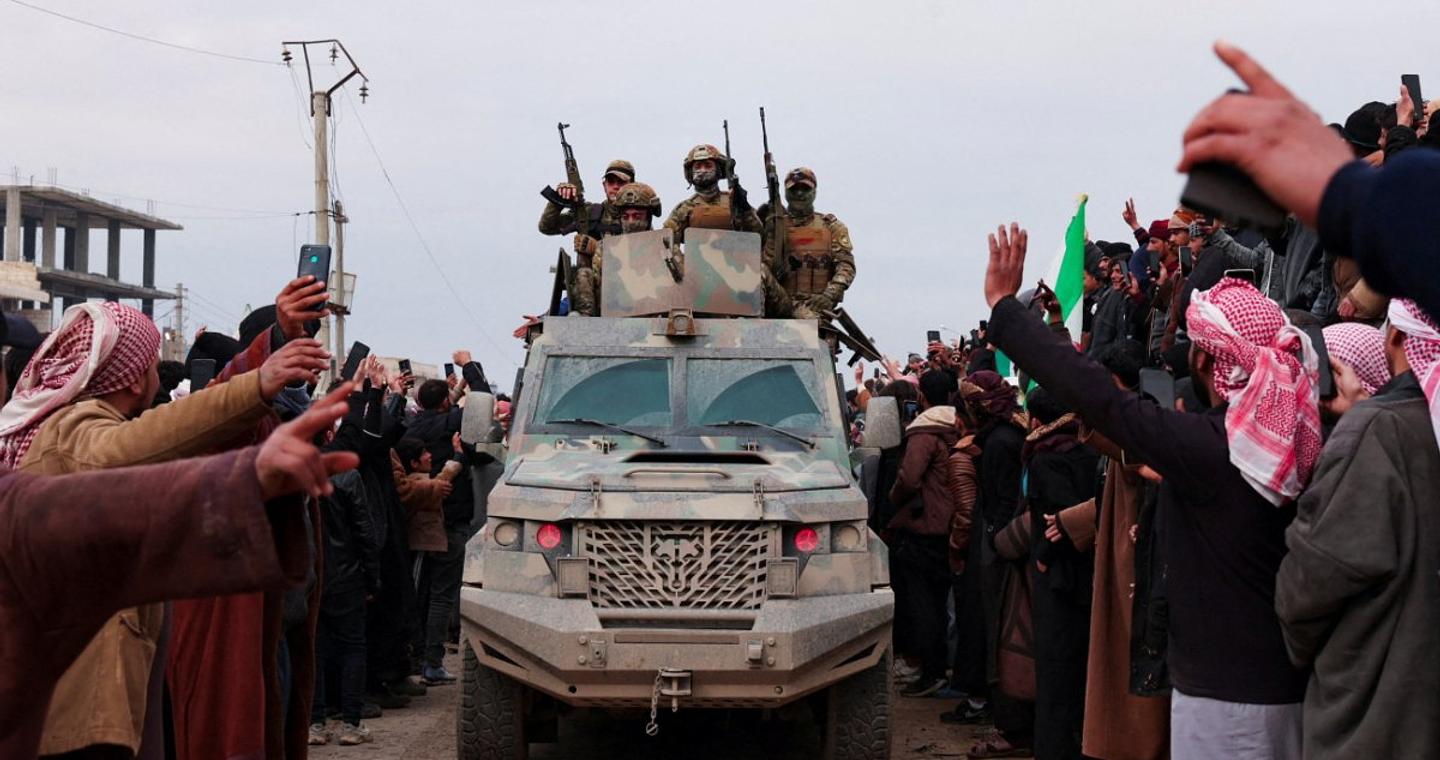 Συρία: Οι Κούρδοι κατηγορούν την κυβέρνηση για προδοσία – Σε εξέλιξη βίαιες συγκρούσεις