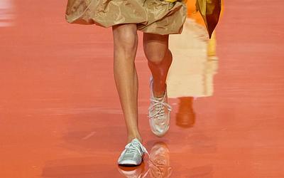 Σατέν Sneakers: Η νέα τάση στα παπούτσια που απογειώνει το 2026!